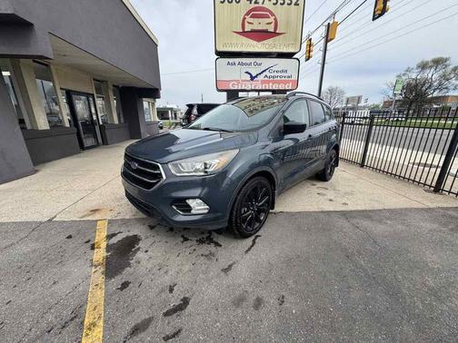 Baltic Sea Green Metallic 2019 Ford Escape SE