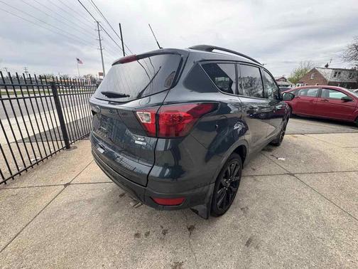 Baltic Sea Green Metallic 2019 Ford Escape SE