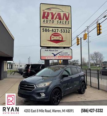 Baltic Sea Green Metallic 2019 Ford Escape SE