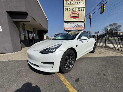 Pearl White Multi-Coat 2019 Tesla Model 3 Mid Range