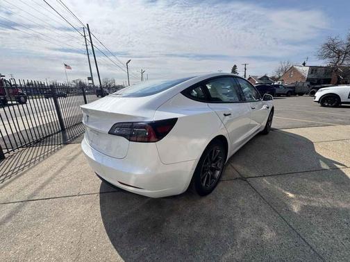 Pearl White Multi-Coat 2019 Tesla Model 3 Mid Range