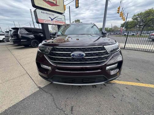 Jewel Red Metallic Tinted Clearcoat 2023 Ford Explorer XLT