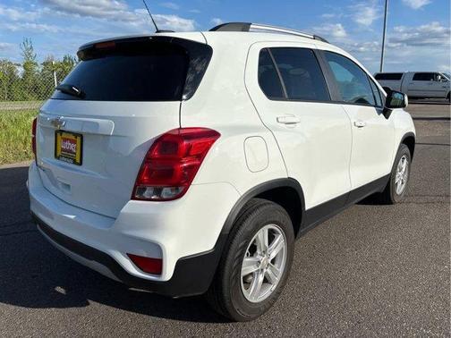 Summit White 2022 Chevrolet Trax LT