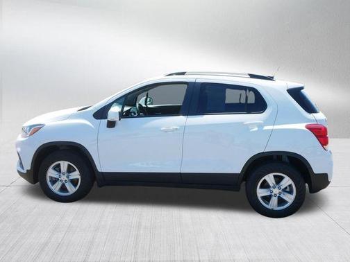 Summit White 2022 Chevrolet Trax LT