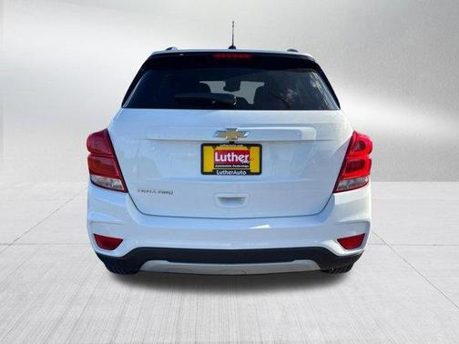 Summit White 2022 Chevrolet Trax LT