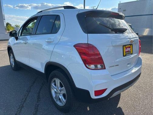 Summit White 2022 Chevrolet Trax LT
