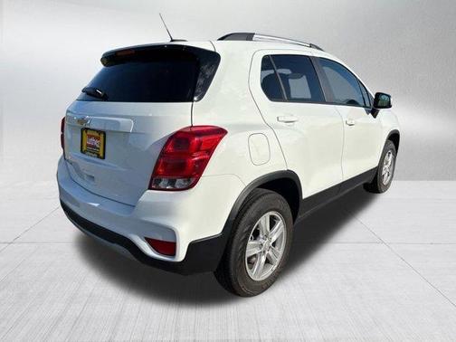 Summit White 2022 Chevrolet Trax LT