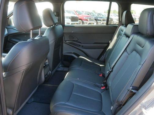 Sting Gray Clearcoat 2026 Jeep Cherokee LAREDO/LIMITED