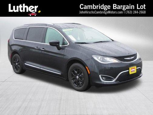 Brilliant Black Crystal Pearlcoat 2020 Chrysler Pacifica Touring-L