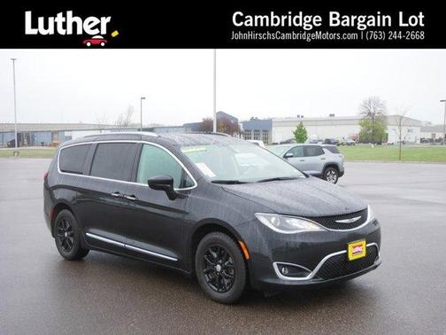 Brilliant Black Crystal Pearlcoat 2020 Chrysler Pacifica Touring-L
