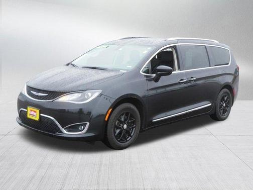 Brilliant Black Crystal Pearlcoat 2020 Chrysler Pacifica Touring-L