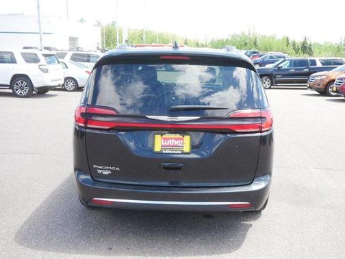 Brilliant Black Crystal Pearlcoat 2021 Chrysler Pacifica Touring-L