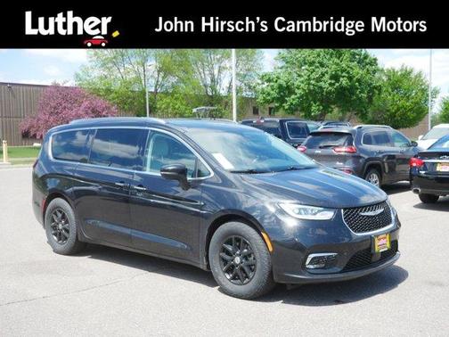Brilliant Black Crystal Pearlcoat 2021 Chrysler Pacifica Touring-L