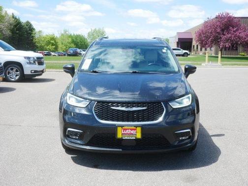 Brilliant Black Crystal Pearlcoat 2021 Chrysler Pacifica Touring-L