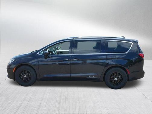 Brilliant Black Crystal Pearlcoat 2021 Chrysler Pacifica Touring-L