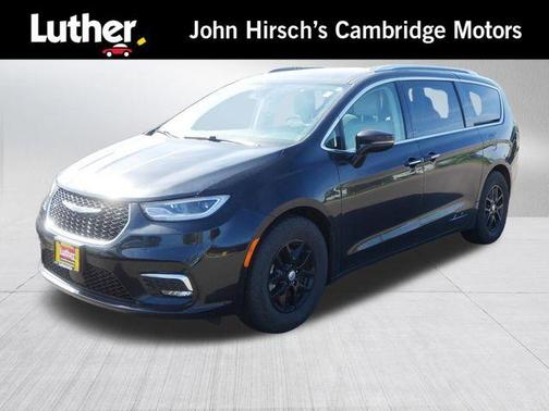 Brilliant Black Crystal Pearlcoat 2021 Chrysler Pacifica Touring-L