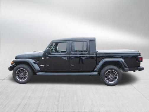 Black Clearcoat 2022 Jeep Gladiator Overland