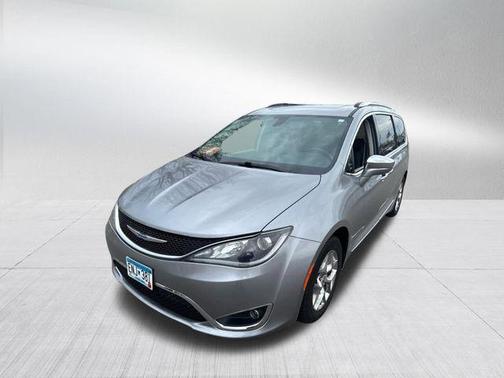 Billet Silver Metallic Clearcoat 2018 Chrysler Pacifica Limited