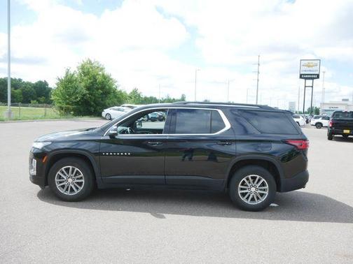Mosaic Black Metallic 2023 Chevrolet Traverse LT Cloth