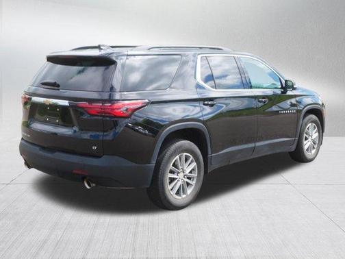 Mosaic Black Metallic 2023 Chevrolet Traverse LT Cloth