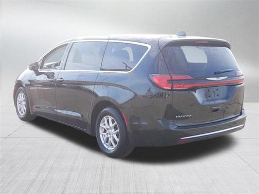 2023 Chrysler Pacifica Touring-L