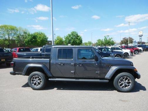 Granite Crystal Clearcoat Metallic 2026 Jeep Gladiator Sport