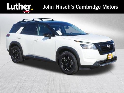 2 Tone White / Black Roof 2023 Nissan Pathfinder SL