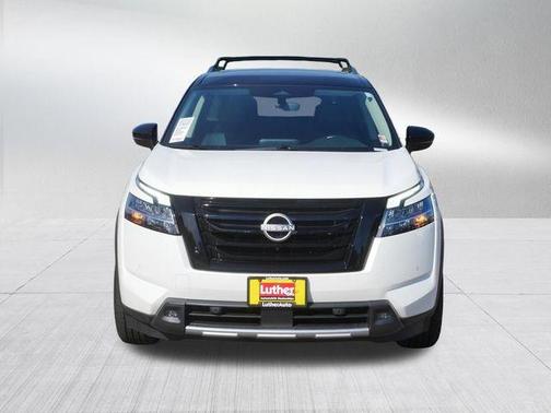 2 Tone White / Black Roof 2023 Nissan Pathfinder SL