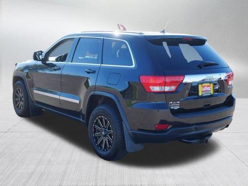 Brilliant Black Crystal Pearl 2013 Jeep Grand Cherokee Laredo