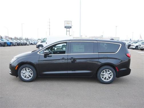 2026 Chrysler Voyager LX