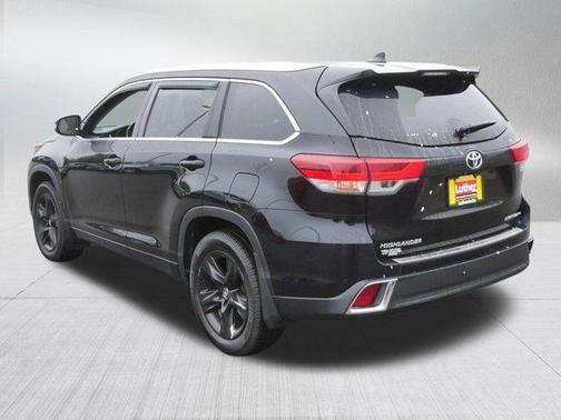 Midnight Black Metallic 2019 Toyota Highlander Limited