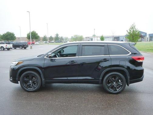 Midnight Black Metallic 2019 Toyota Highlander Limited