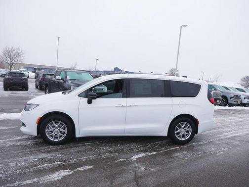 2026 Chrysler Voyager LX