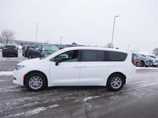 2026 Chrysler Voyager LX
