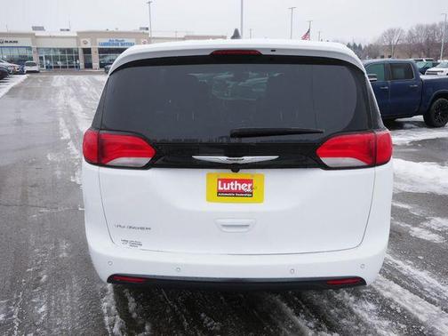 2026 Chrysler Voyager LX