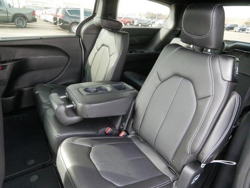 Silver Mist Clearcoat 2026 Chrysler Pacifica Select