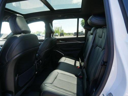 Bright White Clearcoat 2026 Jeep Grand Cherokee Limited