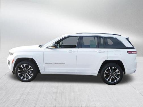 Bright White Clearcoat 2022 Jeep Grand Cherokee Overland