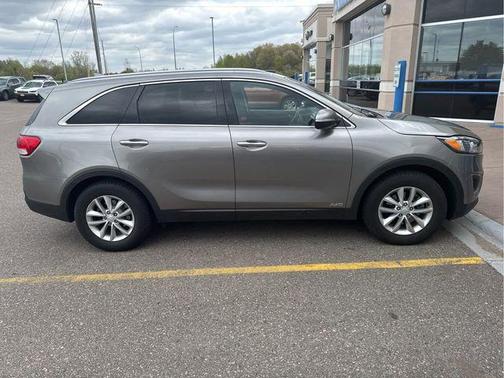 Titanium Silver 2017 Kia Sorento LX