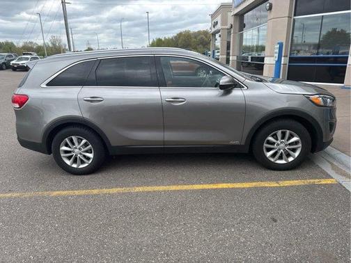Titanium Silver 2017 Kia Sorento LX