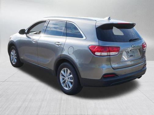 Titanium Silver 2017 Kia Sorento LX