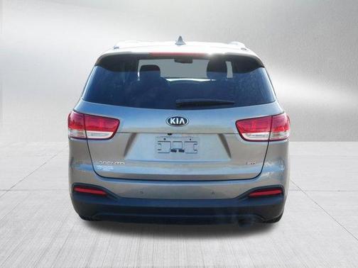 Titanium Silver 2017 Kia Sorento LX