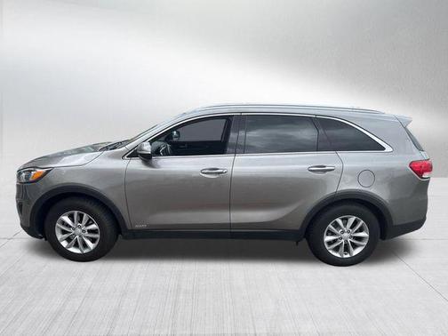 Titanium Silver 2017 Kia Sorento LX