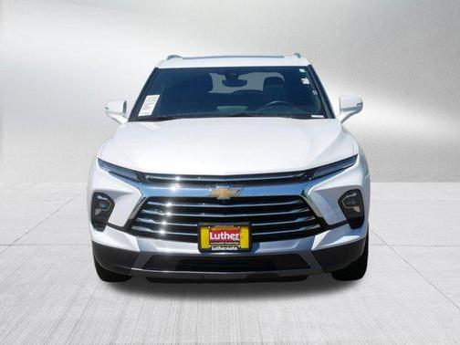 Iridescent Pearl Tricoat 2024 Chevrolet Blazer Premier