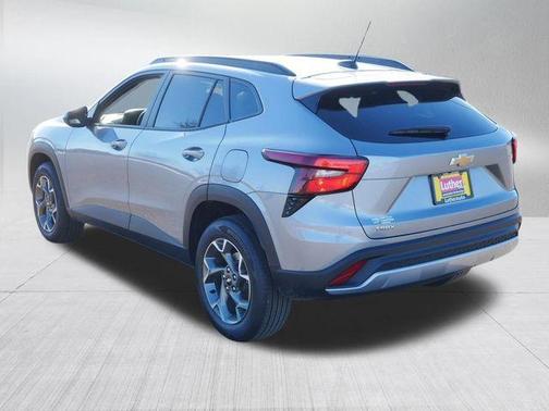 Sterling Gray Metallic 2025 Chevrolet Trax LT