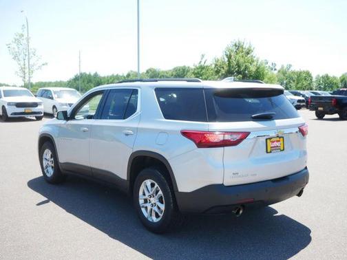 Silver Ice Metallic 2019 Chevrolet Traverse LT Cloth