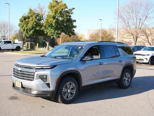 Sterling Gray Metallic 2024 Chevrolet Traverse LT
