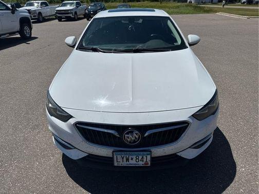 Summit White 2018 Buick Regal Sportback Preferred