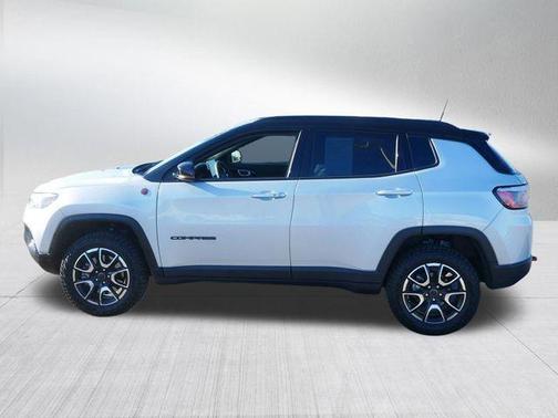 Silver Zynith 2025 Jeep Compass Trailhawk