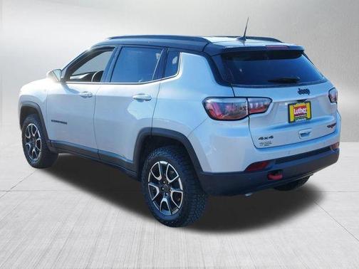Silver Zynith 2025 Jeep Compass Trailhawk